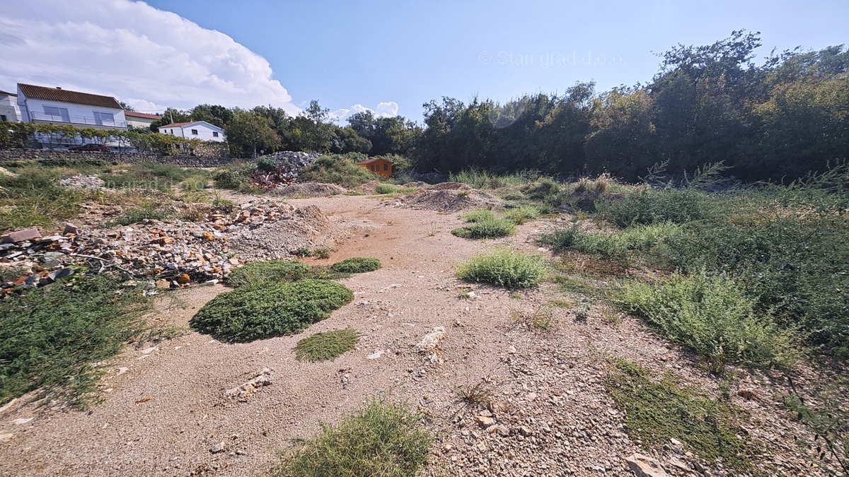 Zona Malinska, terreno edificabile in una posizione tranquilla!