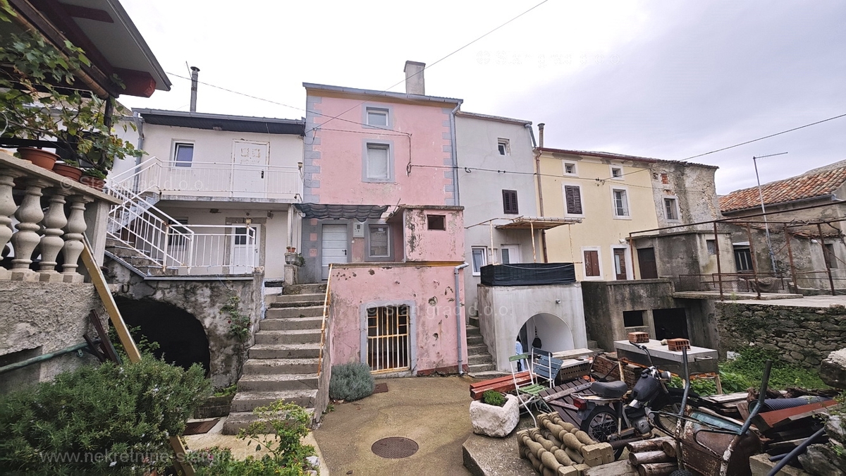 Dintorni di Baška, casa in pietra in una posizione tranquilla!