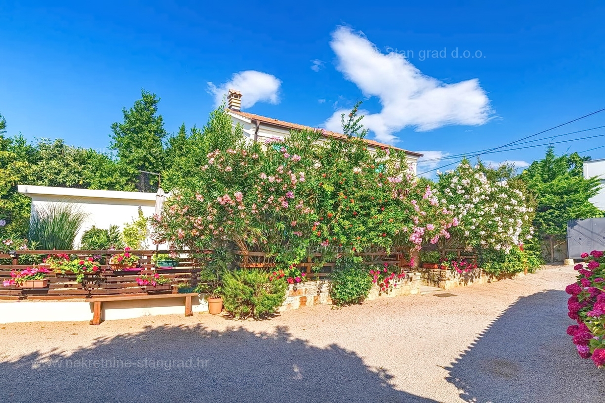 Malinska, dintorni, bella casa in pietra ristrutturata con piscina!