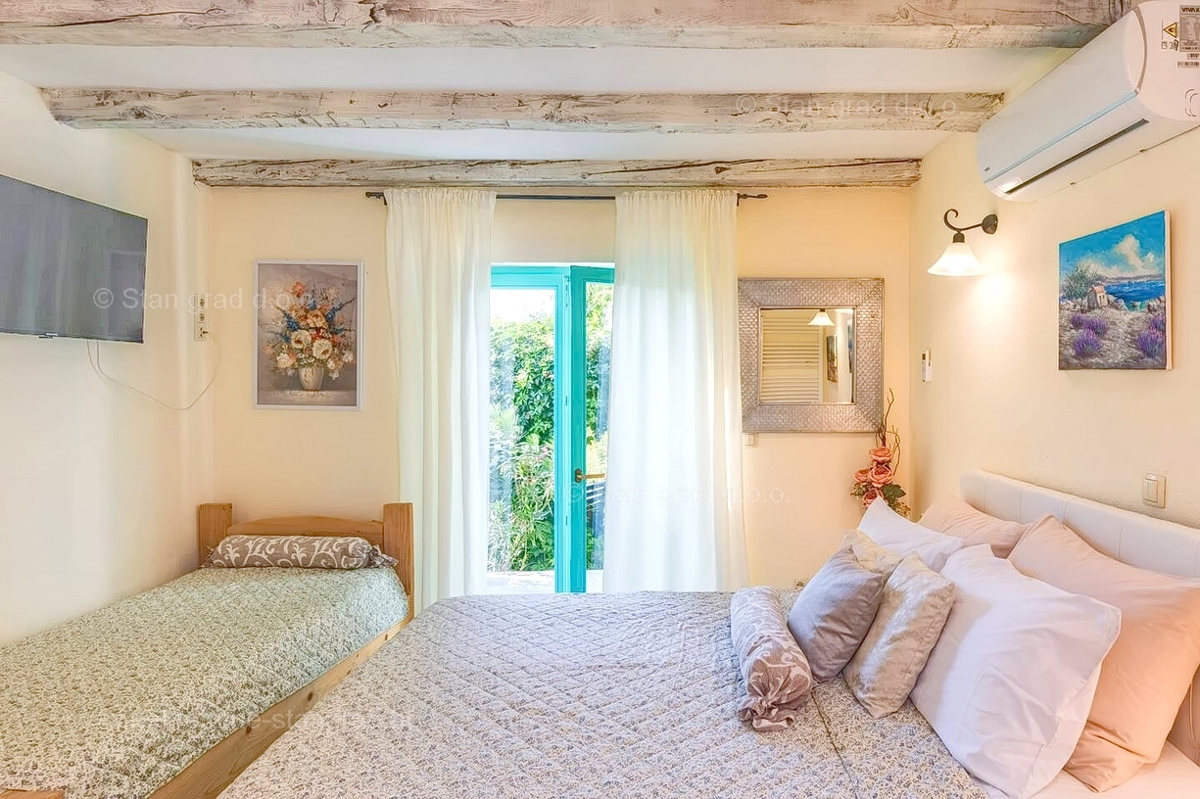 Malinska, dintorni, bella casa in pietra ristrutturata con piscina!