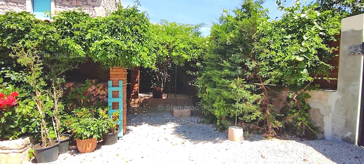 Malinska, dintorni, bella casa in pietra ristrutturata con piscina!