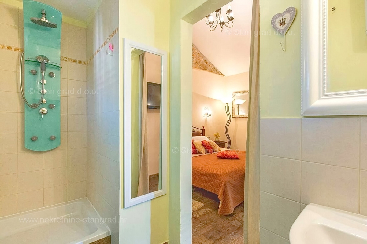 Malinska, dintorni, bella casa in pietra ristrutturata con piscina!