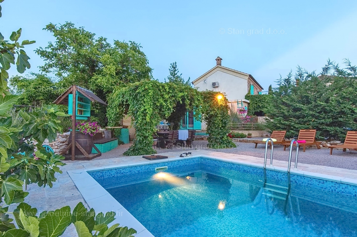 Malinska, dintorni, bella casa in pietra ristrutturata con piscina!