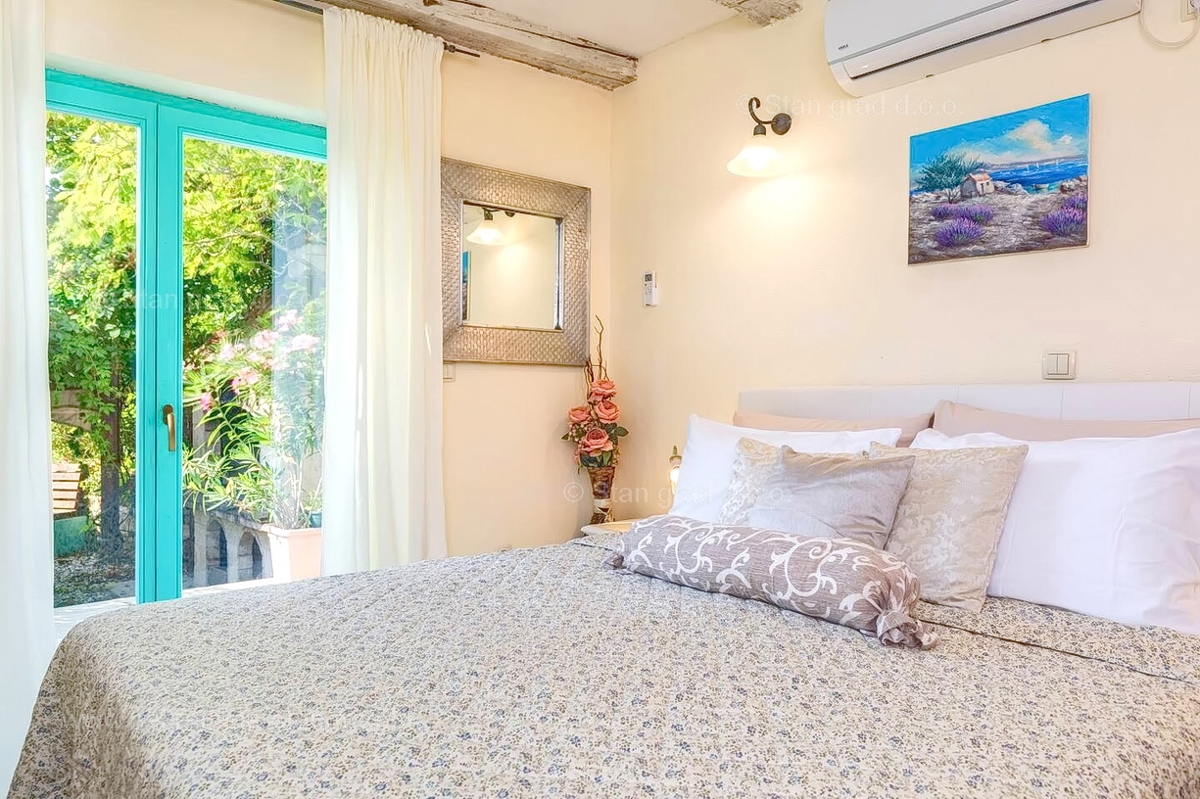 Malinska, dintorni, bella casa in pietra ristrutturata con piscina!