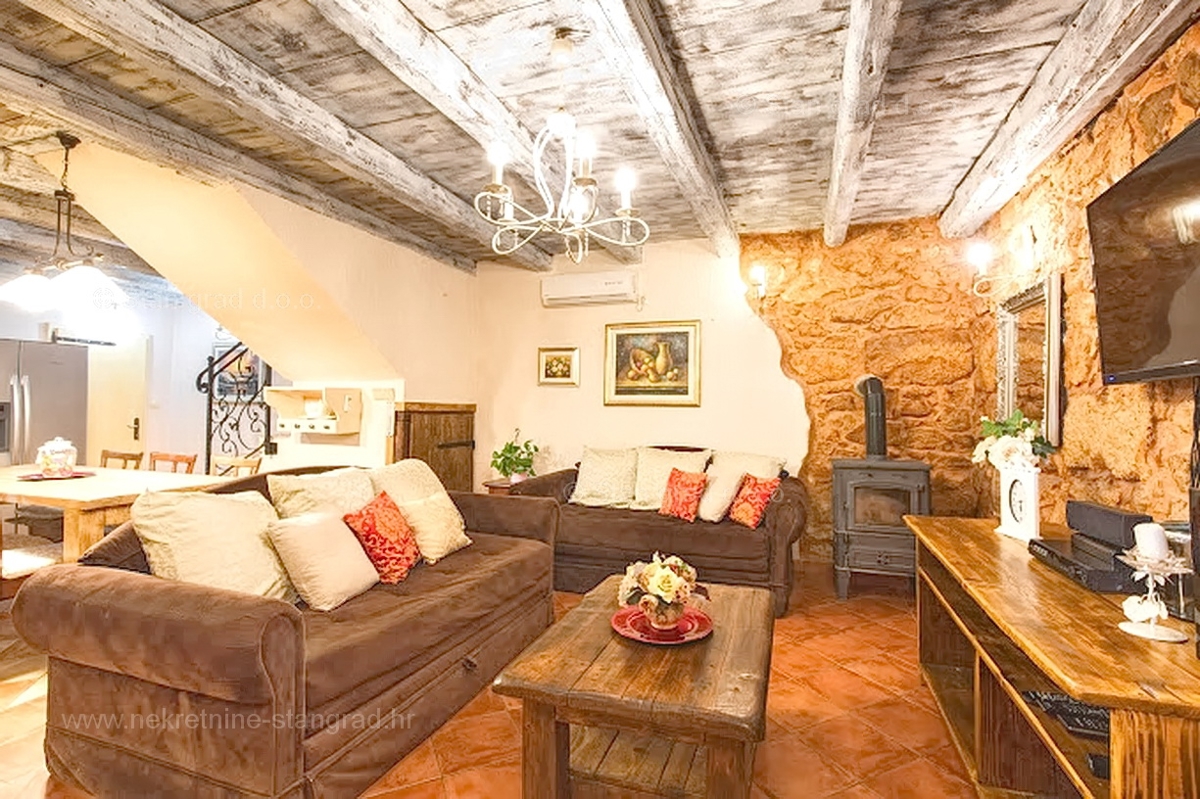 Malinska, dintorni, bella casa in pietra ristrutturata con piscina!