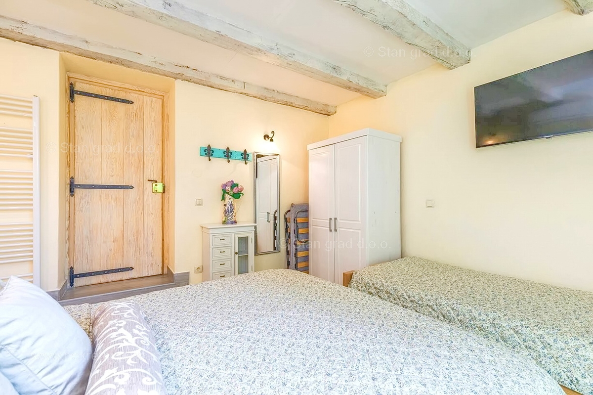 Malinska, dintorni, bella casa in pietra ristrutturata con piscina!