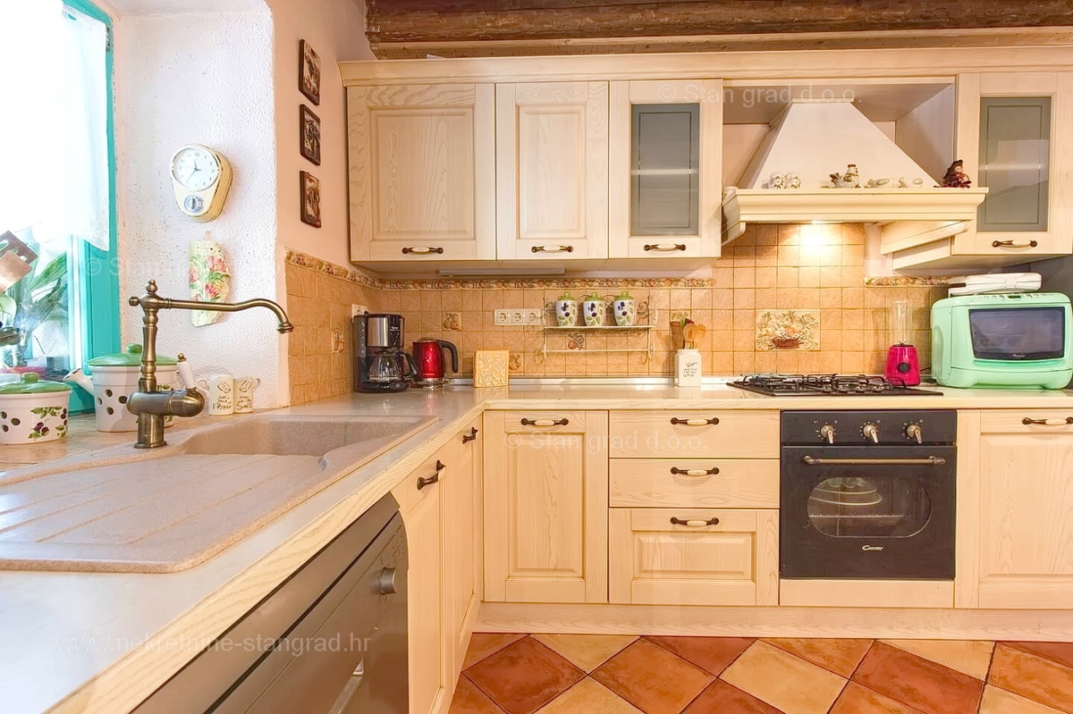 Malinska, dintorni, bella casa in pietra ristrutturata con piscina!