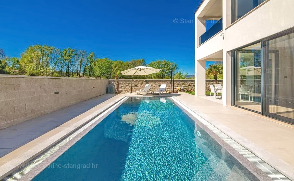 Malinska, casa di lusso con ampio giardino e piscina!