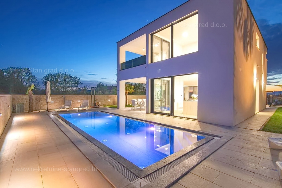 Malinska, casa di lusso con ampio giardino e piscina!