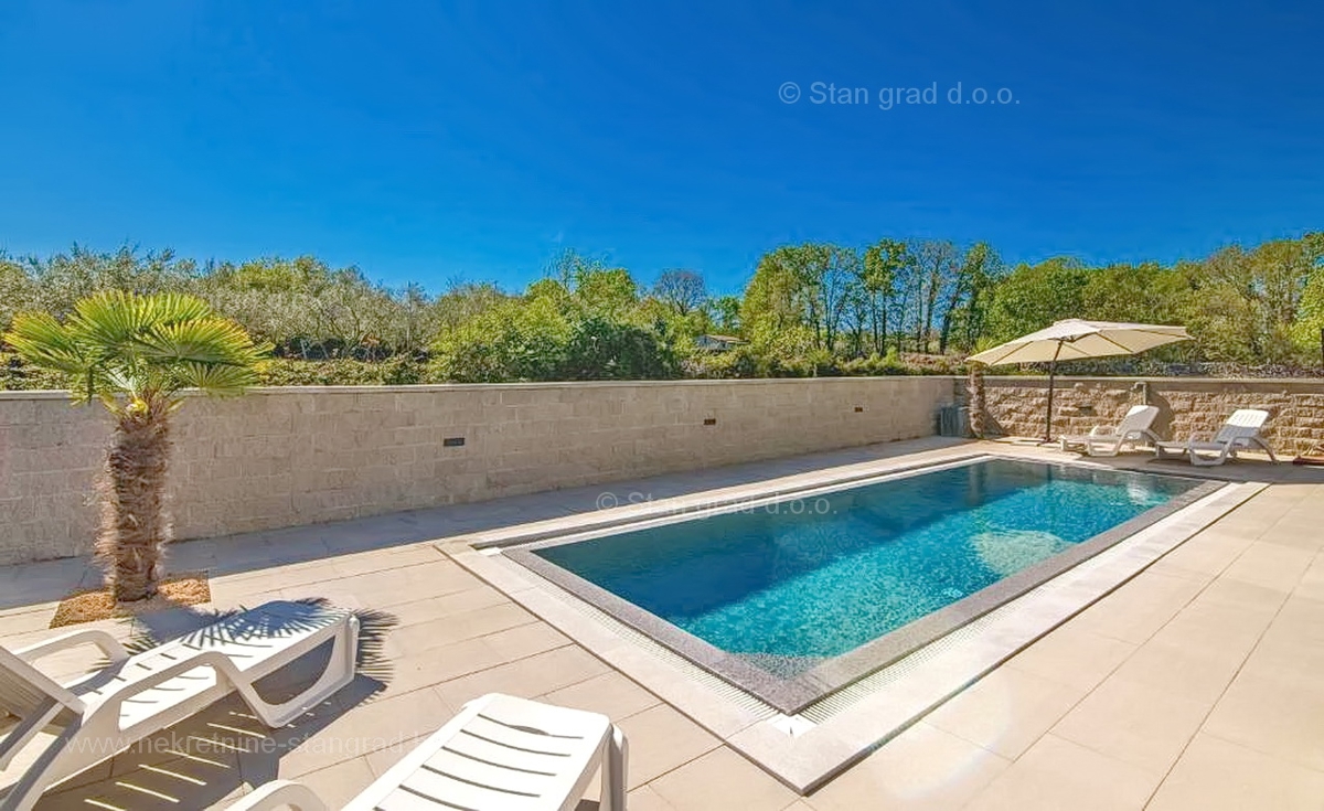 Malinska, casa di lusso con ampio giardino e piscina!