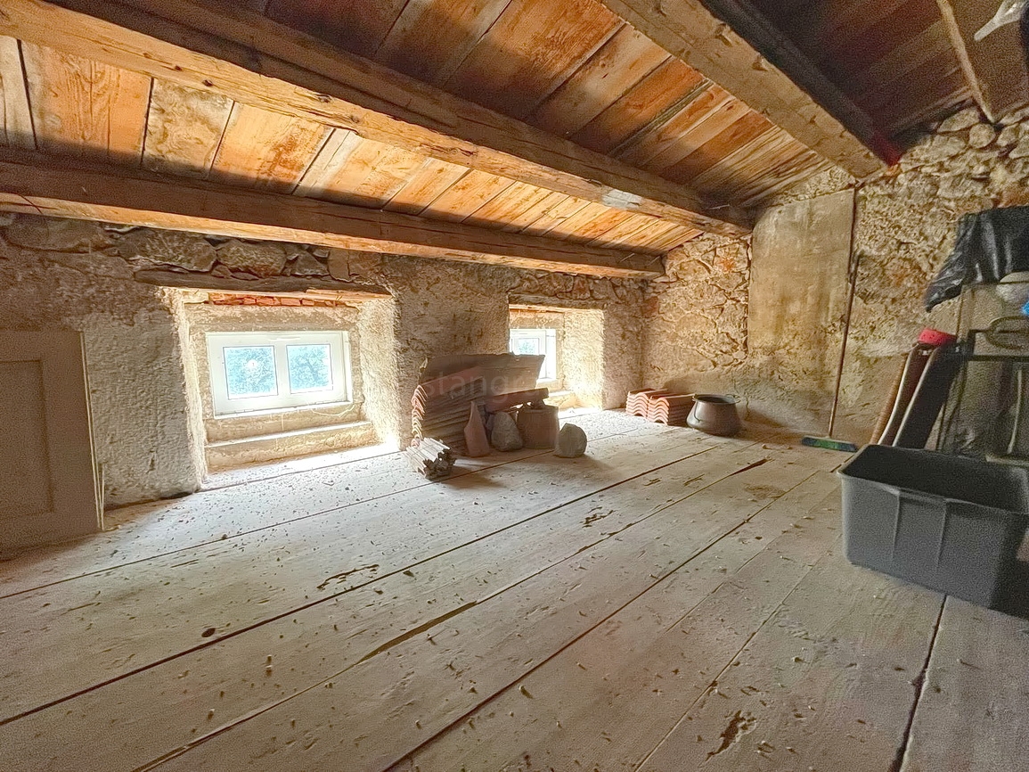 Punat, casa in pietra nelle immediate vicinanze del mare!