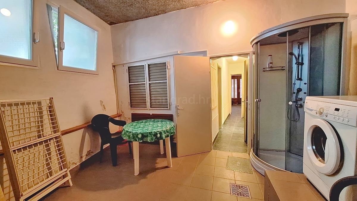 Punat, casa in pietra nelle immediate vicinanze del mare!