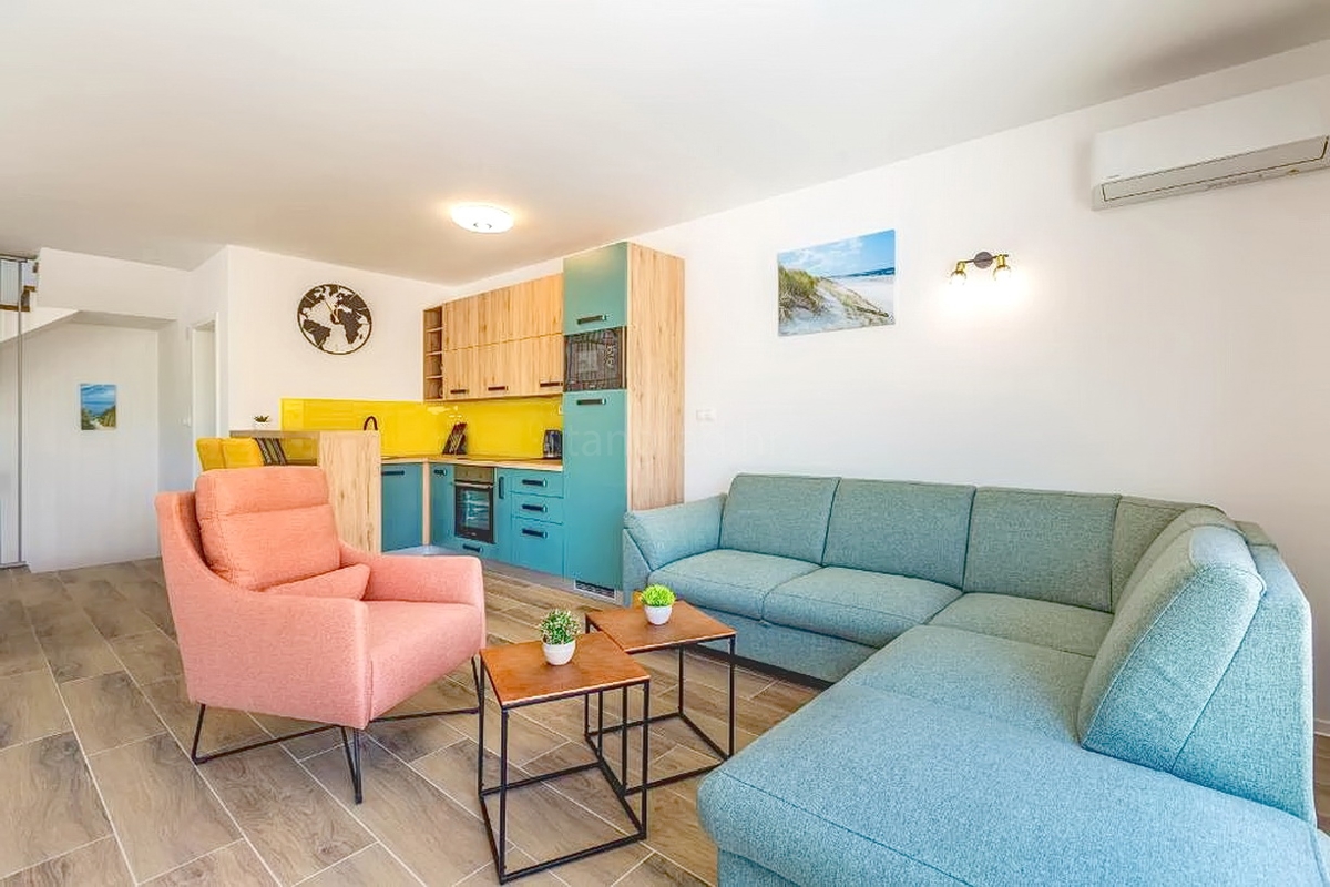 Malinska, moderna villa bifamiliare con piscina e vista mare!