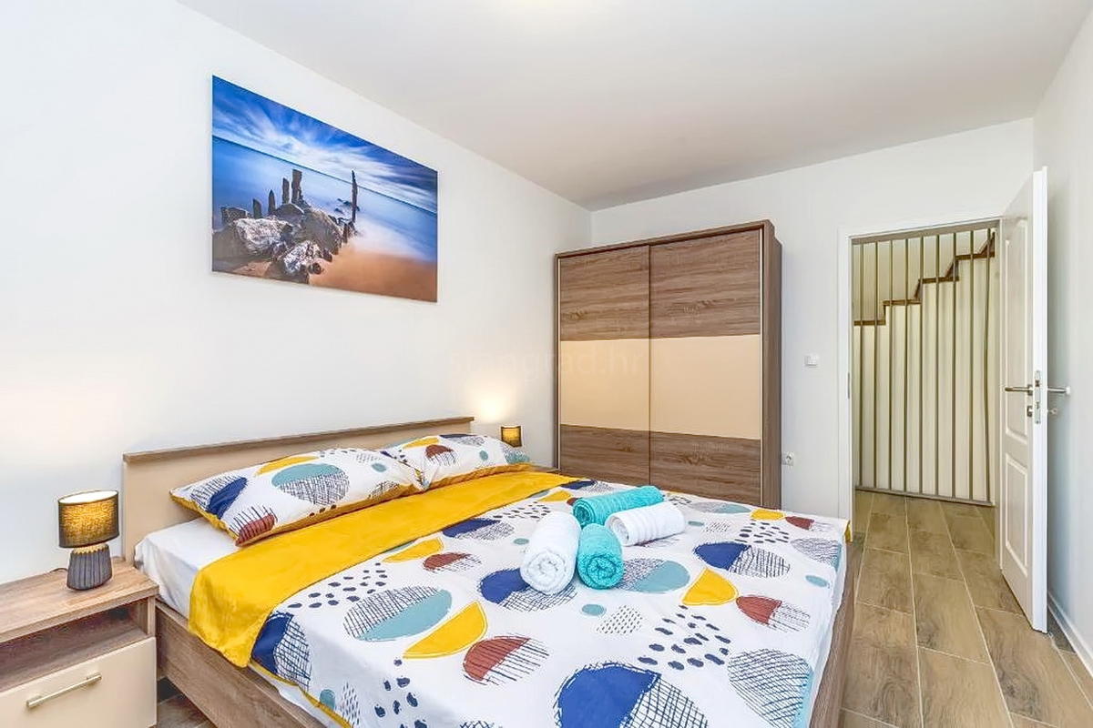 Malinska, moderna villa bifamiliare con piscina e vista mare!