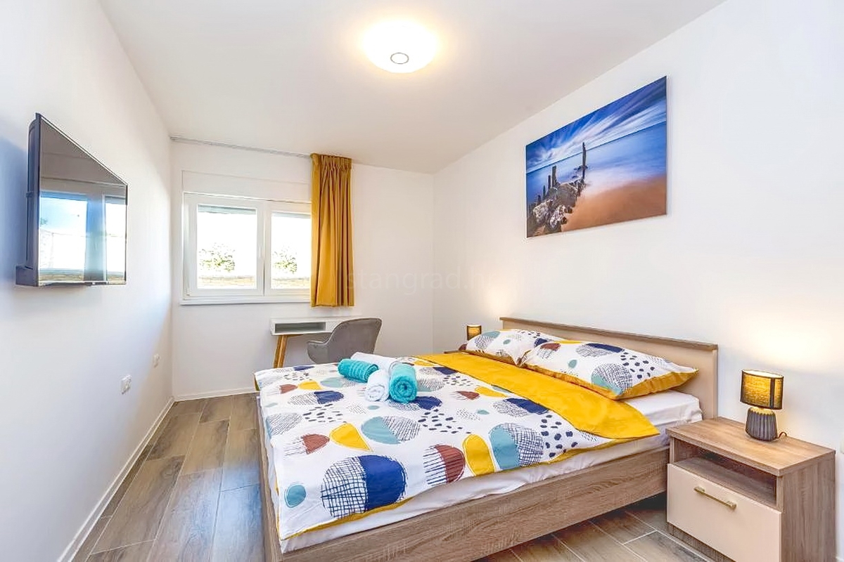 Malinska, moderna villa bifamiliare con piscina e vista mare!
