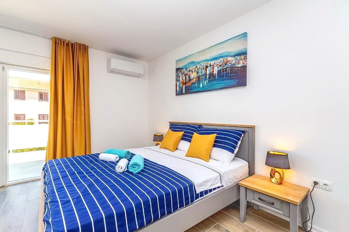 Malinska, moderna villa bifamiliare con piscina e vista mare!