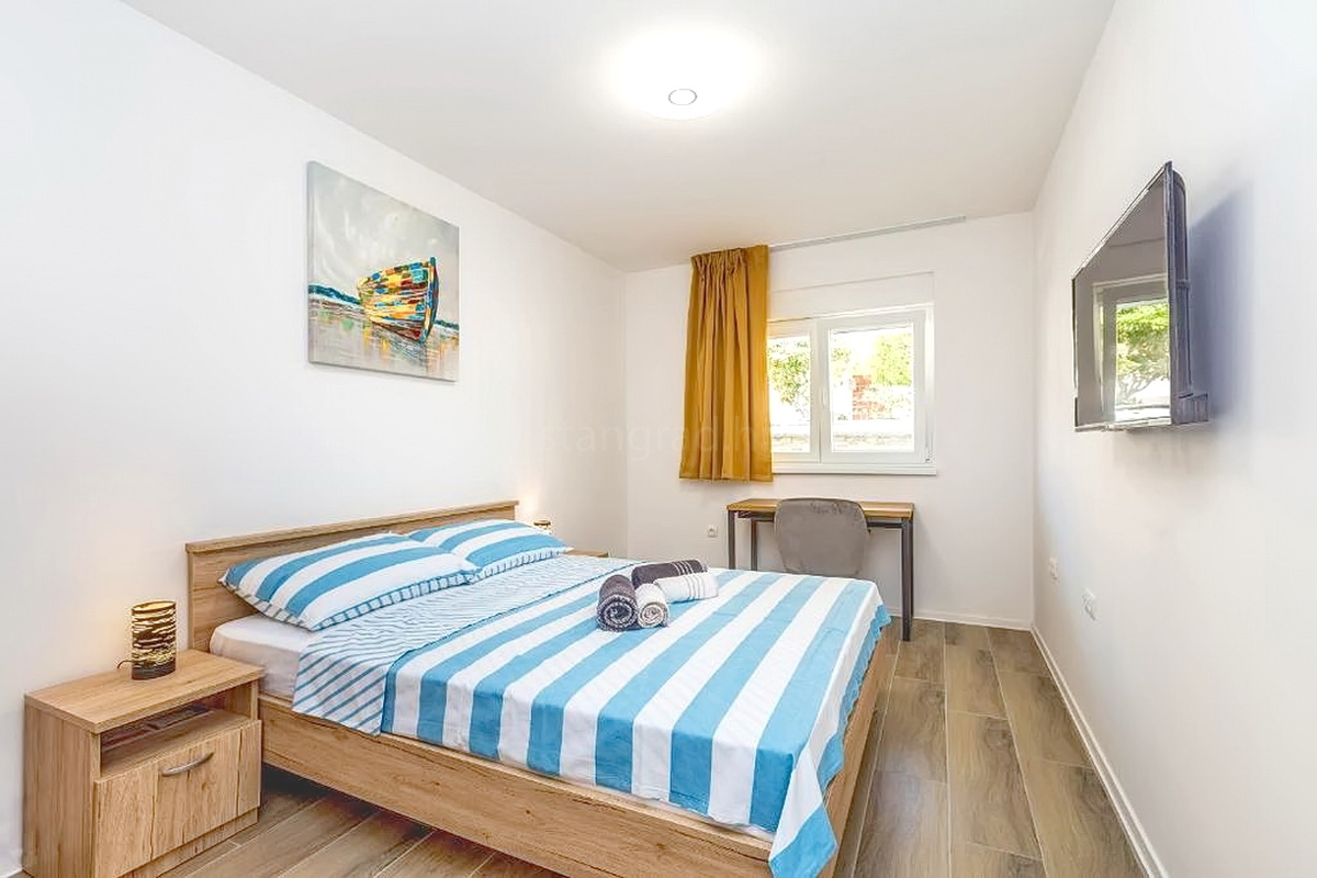 Malinska, moderna villa bifamiliare con piscina e vista mare!