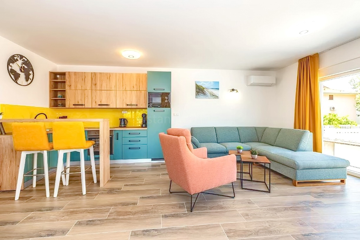 Malinska, moderna villa bifamiliare con piscina e vista mare!