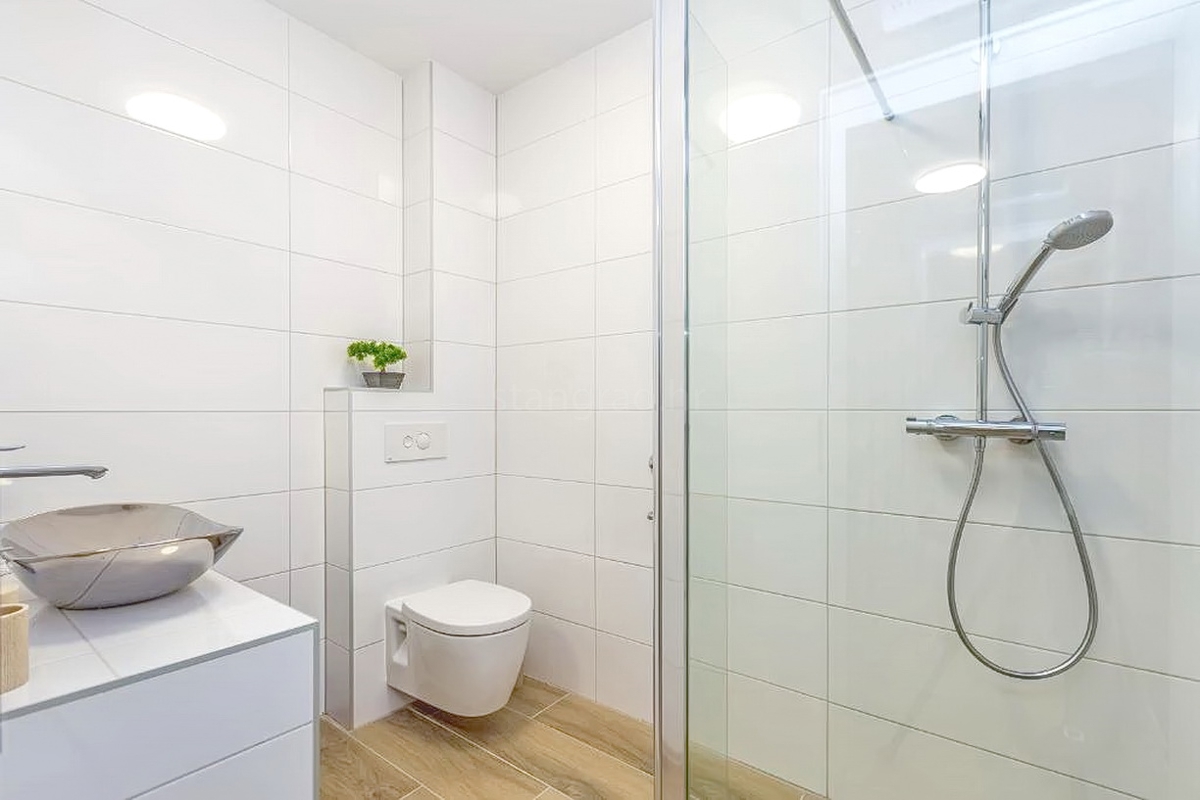 Malinska, moderna villa bifamiliare con piscina e vista mare!