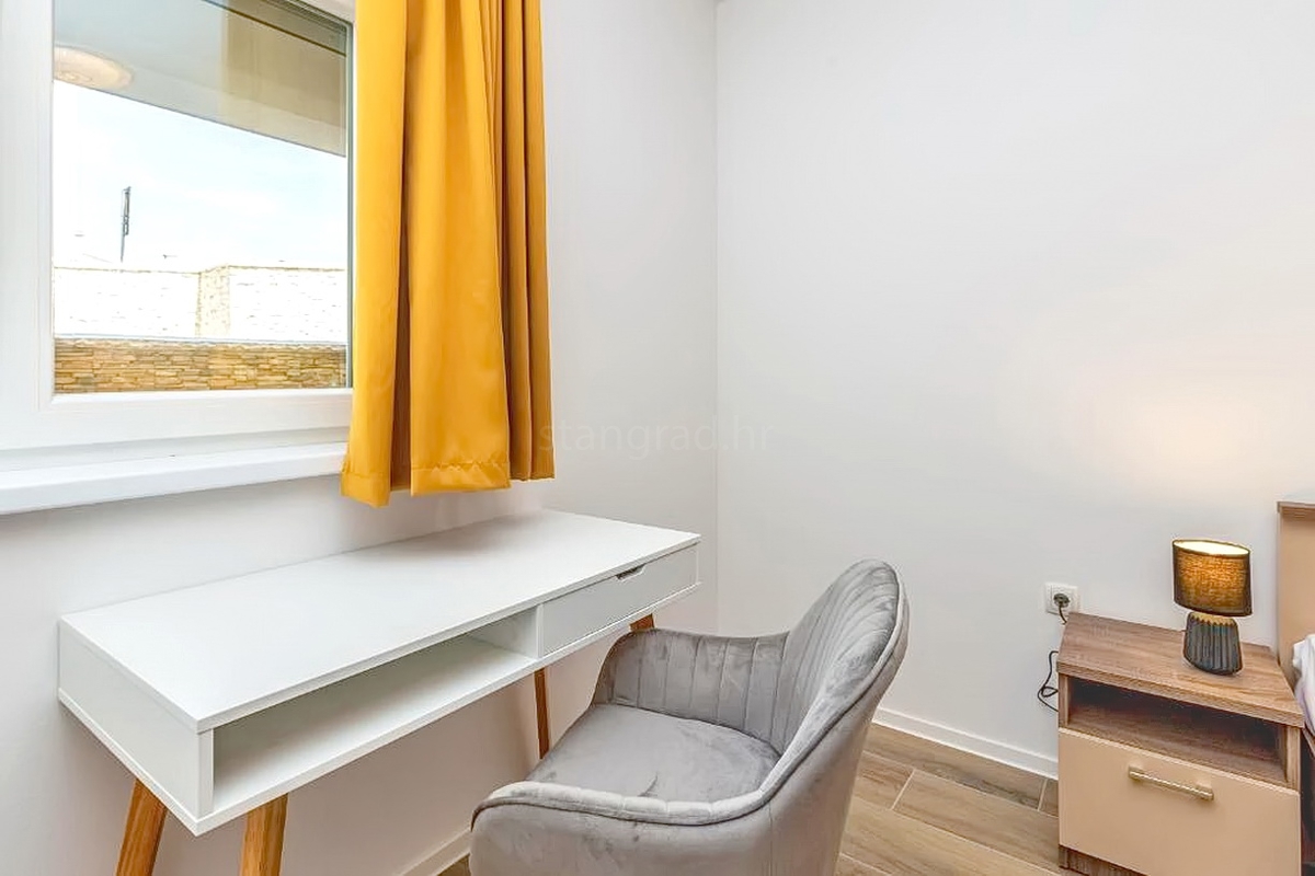 Malinska, moderna villa bifamiliare con piscina e vista mare!