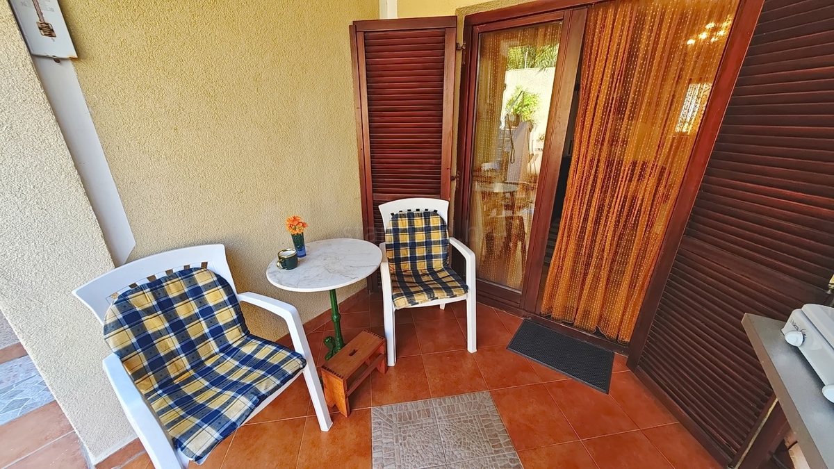 Zona Punat, appartamento al piano terra con tre camere da letto e due terrazze!