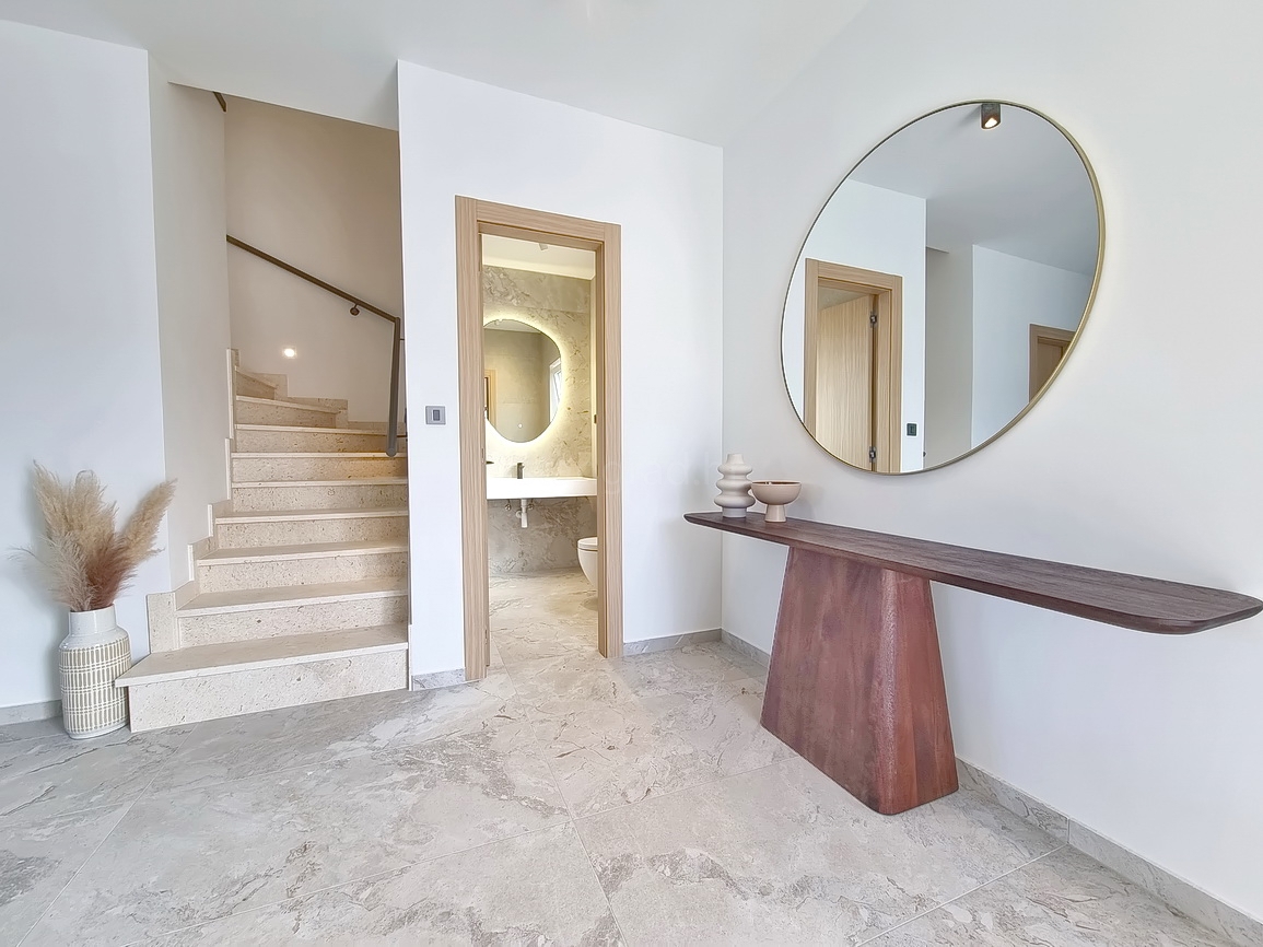 Zona di Malinska, casa bifamiliare con piscina in posizione tranquilla!