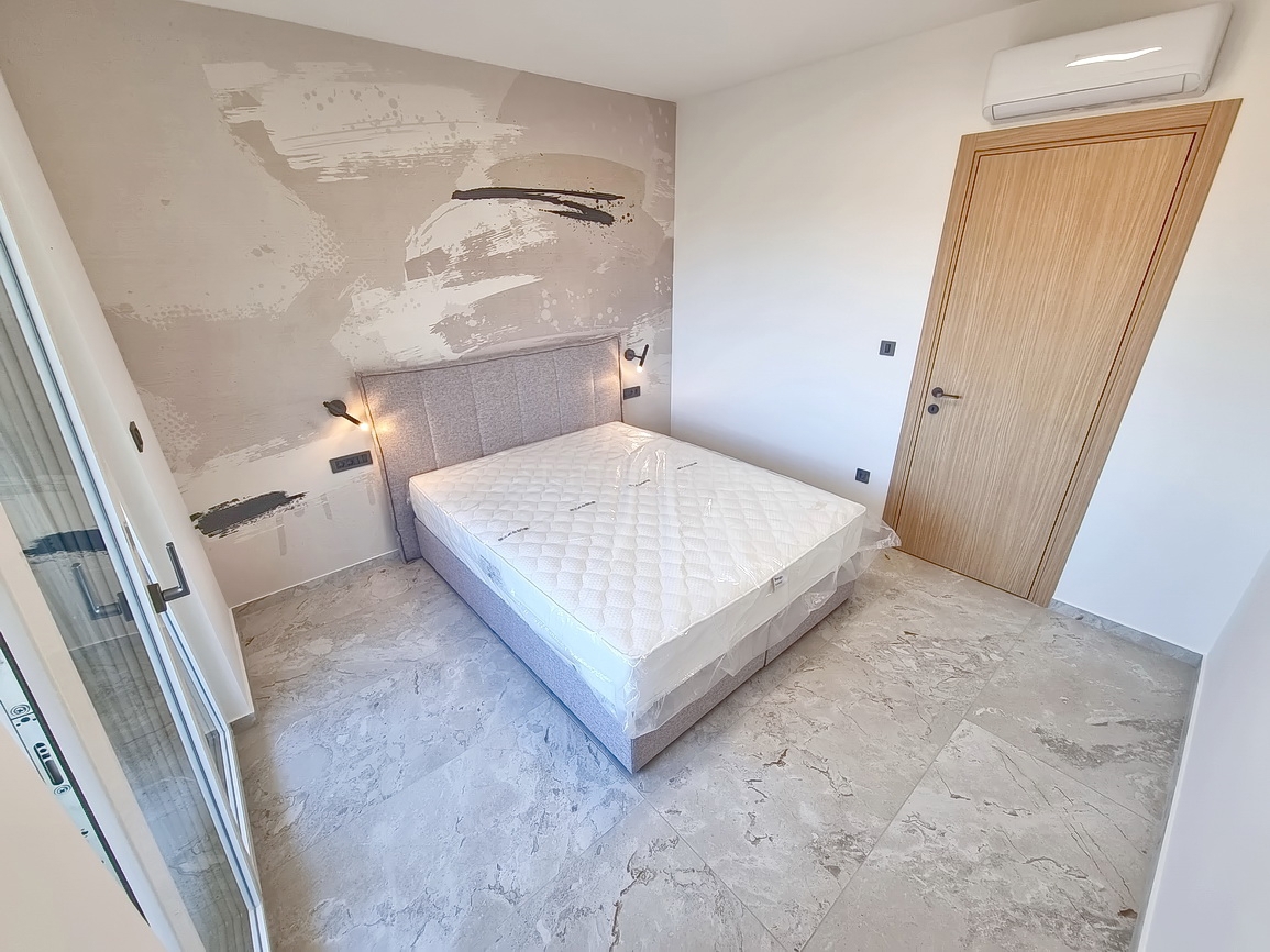 Zona di Malinska, casa bifamiliare con piscina in posizione tranquilla!