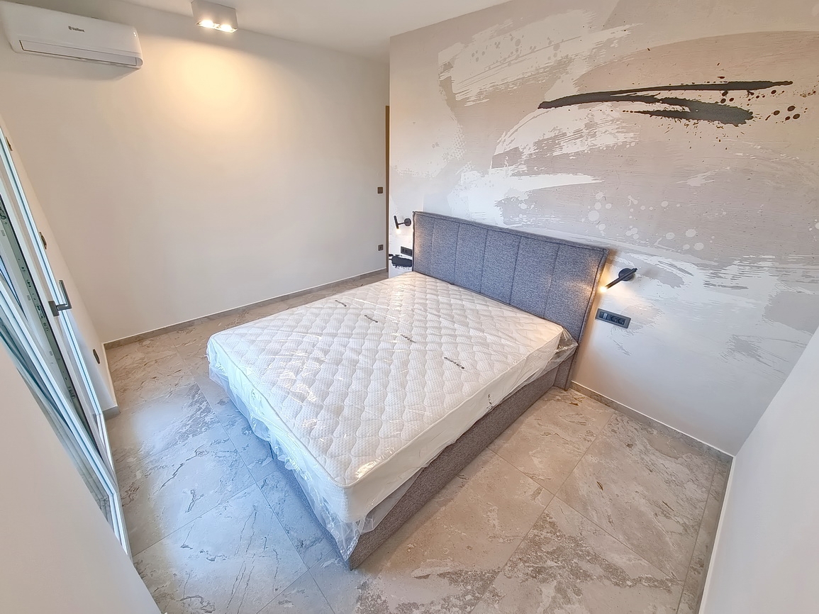 Zona di Malinska, casa bifamiliare con piscina in posizione tranquilla!