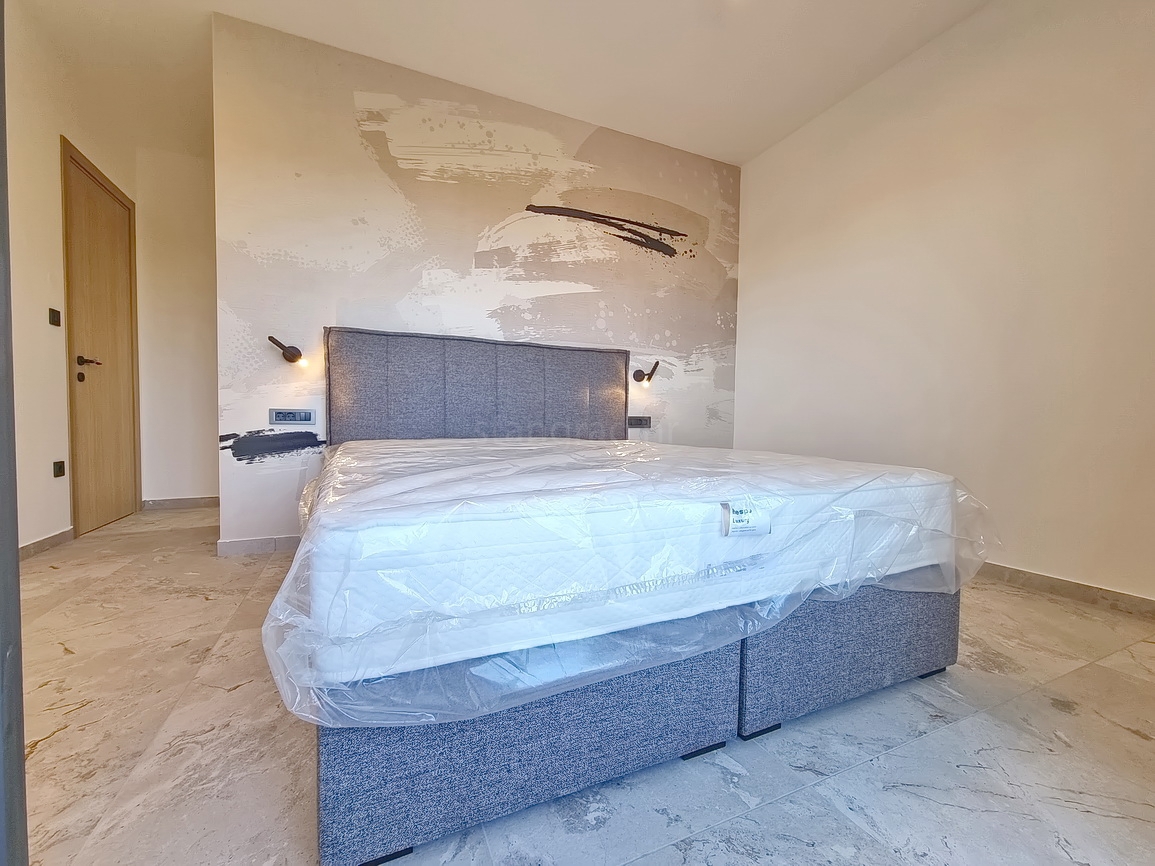 Zona di Malinska, casa bifamiliare con piscina in posizione tranquilla!