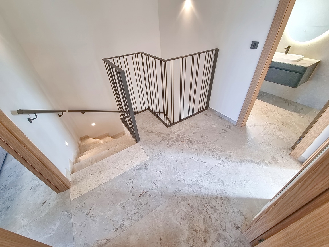 Zona di Malinska, casa bifamiliare con piscina in posizione tranquilla!