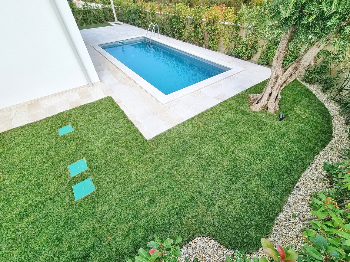 Zona Malinska, casa bifamiliare di nuova costruzione con piscina e giardino!