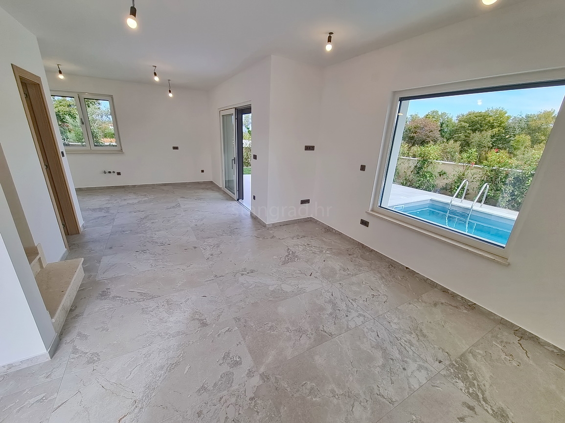 Zona Malinska, casa bifamiliare di nuova costruzione con piscina e giardino!