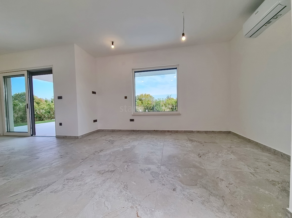 Zona Malinska, casa bifamiliare di nuova costruzione con piscina e giardino!