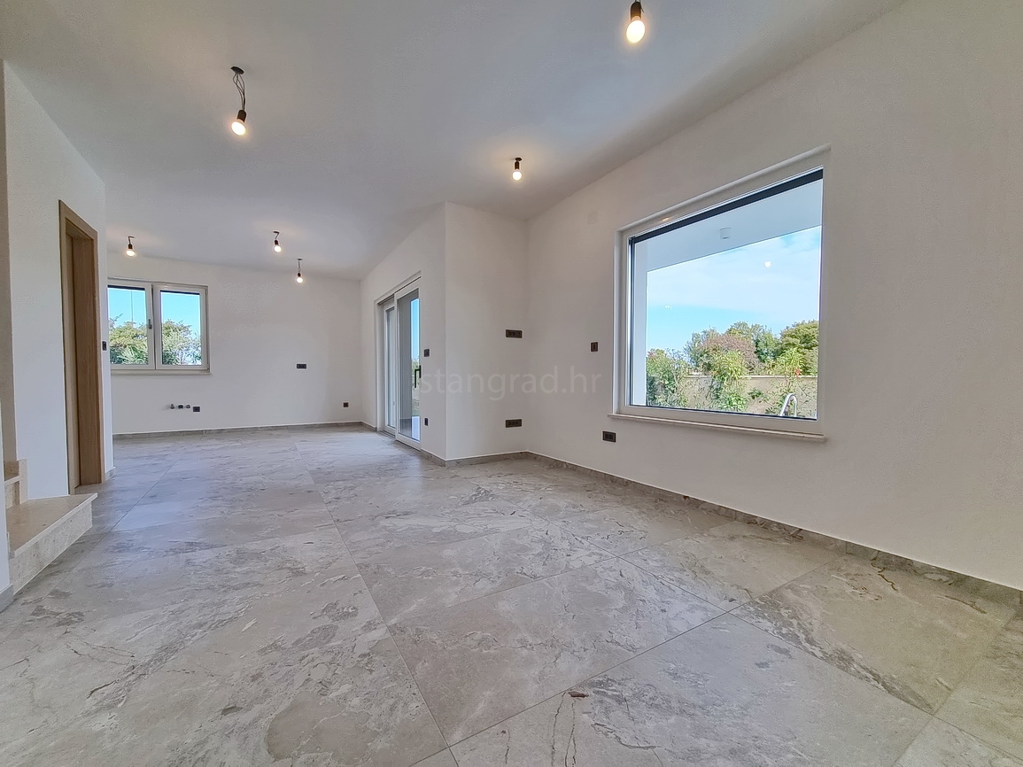 Zona Malinska, casa bifamiliare di nuova costruzione con piscina e giardino!