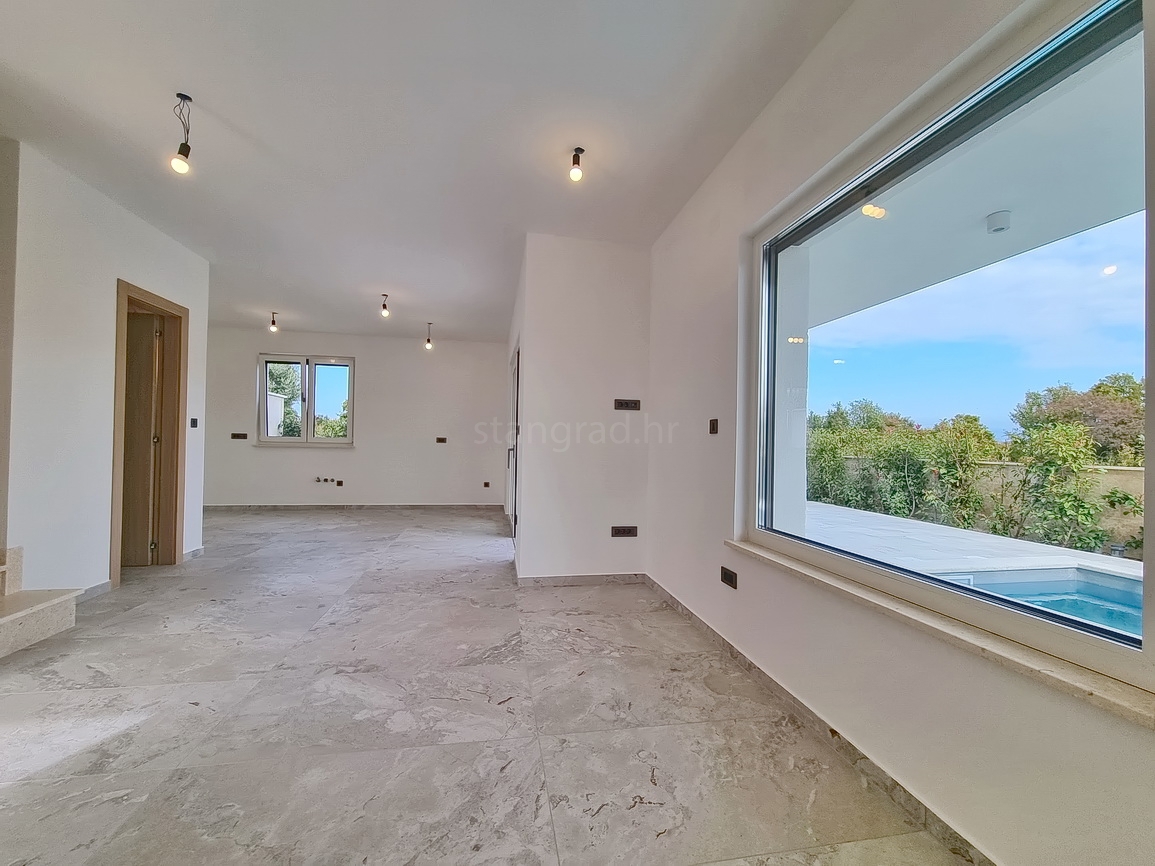 Zona Malinska, casa bifamiliare di nuova costruzione con piscina e giardino!