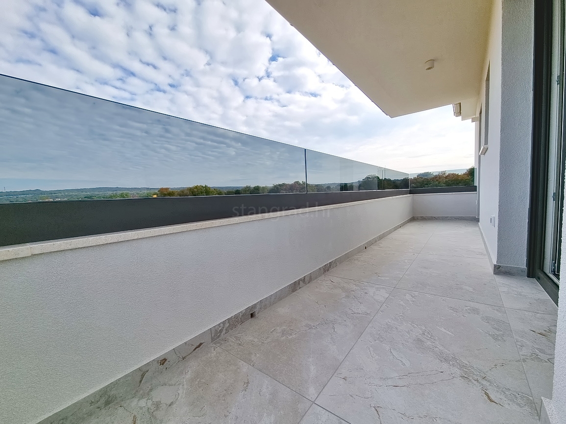 Zona Malinska, casa bifamiliare di nuova costruzione con piscina e giardino!