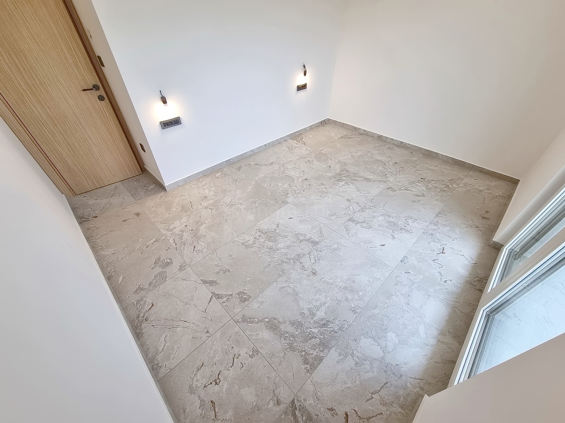 Zona Malinska, casa bifamiliare di nuova costruzione con piscina e giardino!