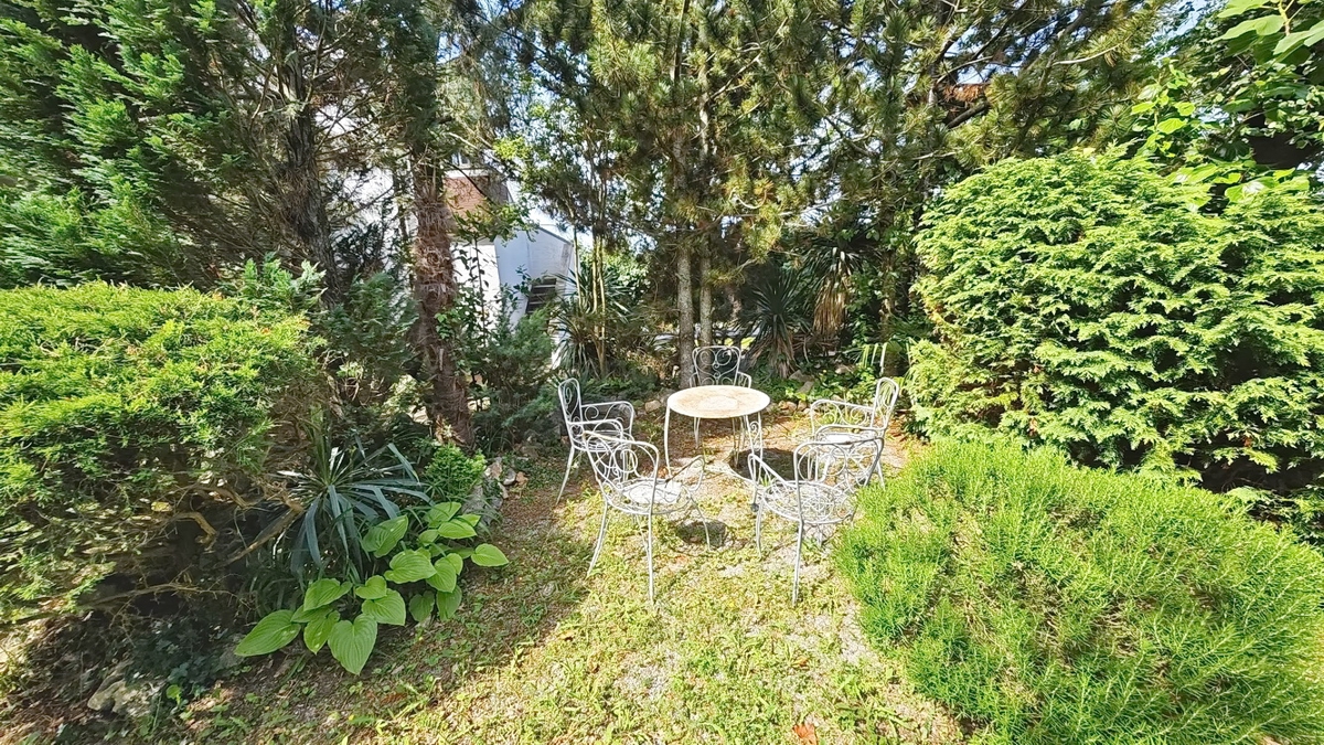 Zona di Krk, casa con cinque appartamenti in posizione tranquilla!