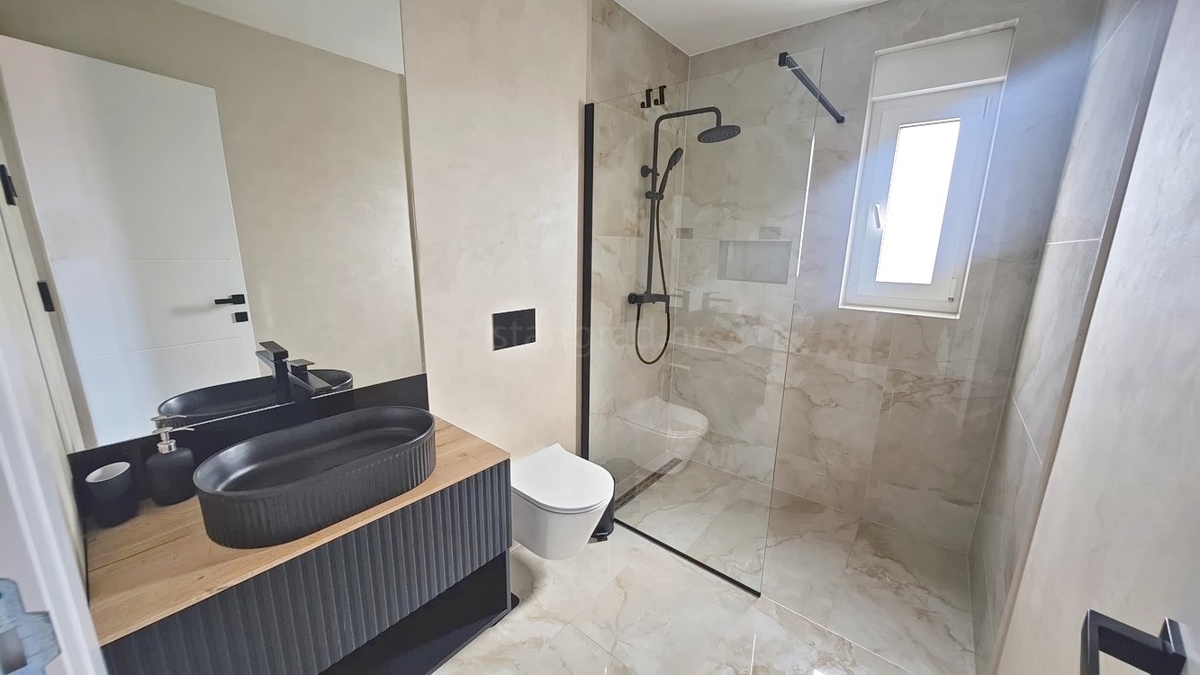 Malinska, appartamento appena ristrutturato al 1° piano in un'ottima posizione!