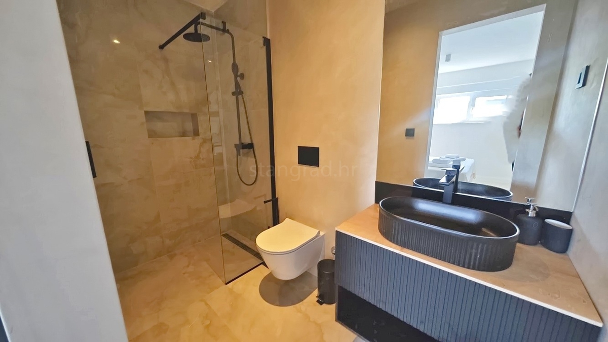 Malinska, appartamento appena ristrutturato al 1° piano in un'ottima posizione!