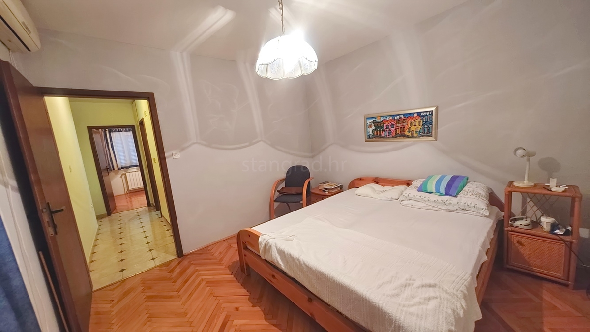 Crikvenica, villa indipendente con 4 unità abitative, vicino al mare!