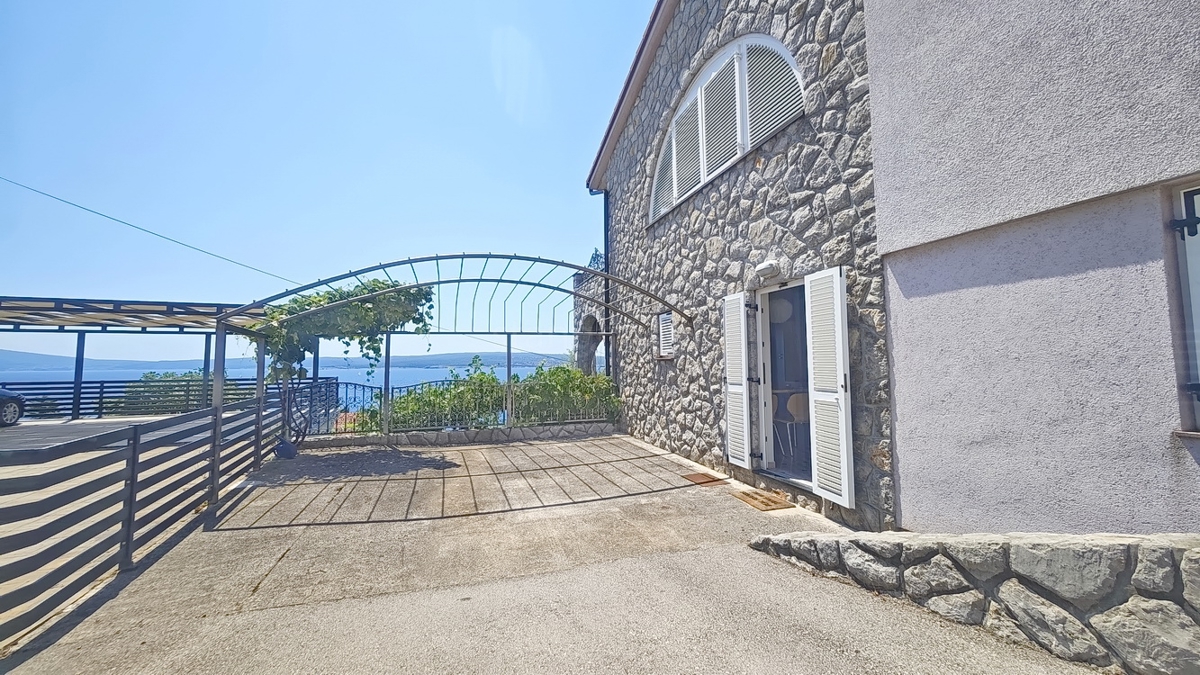 Crikvenica, villa indipendente con 4 unità abitative, vicino al mare!