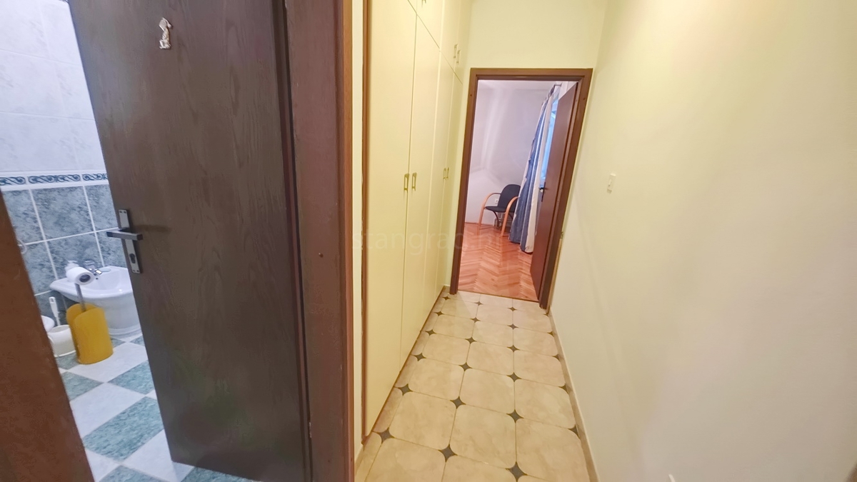 Crikvenica, villa indipendente con 4 unità abitative, vicino al mare!