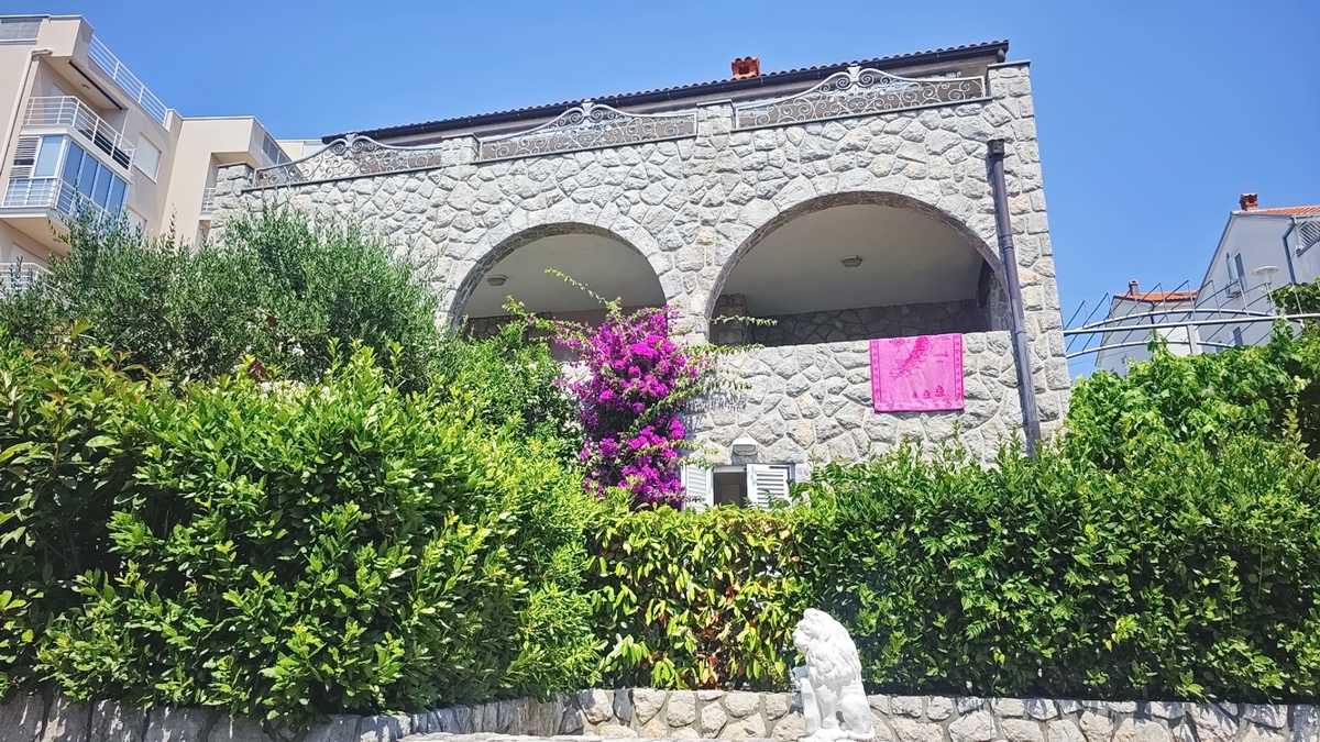 Crikvenica, villa indipendente con 4 unità abitative, vicino al mare!