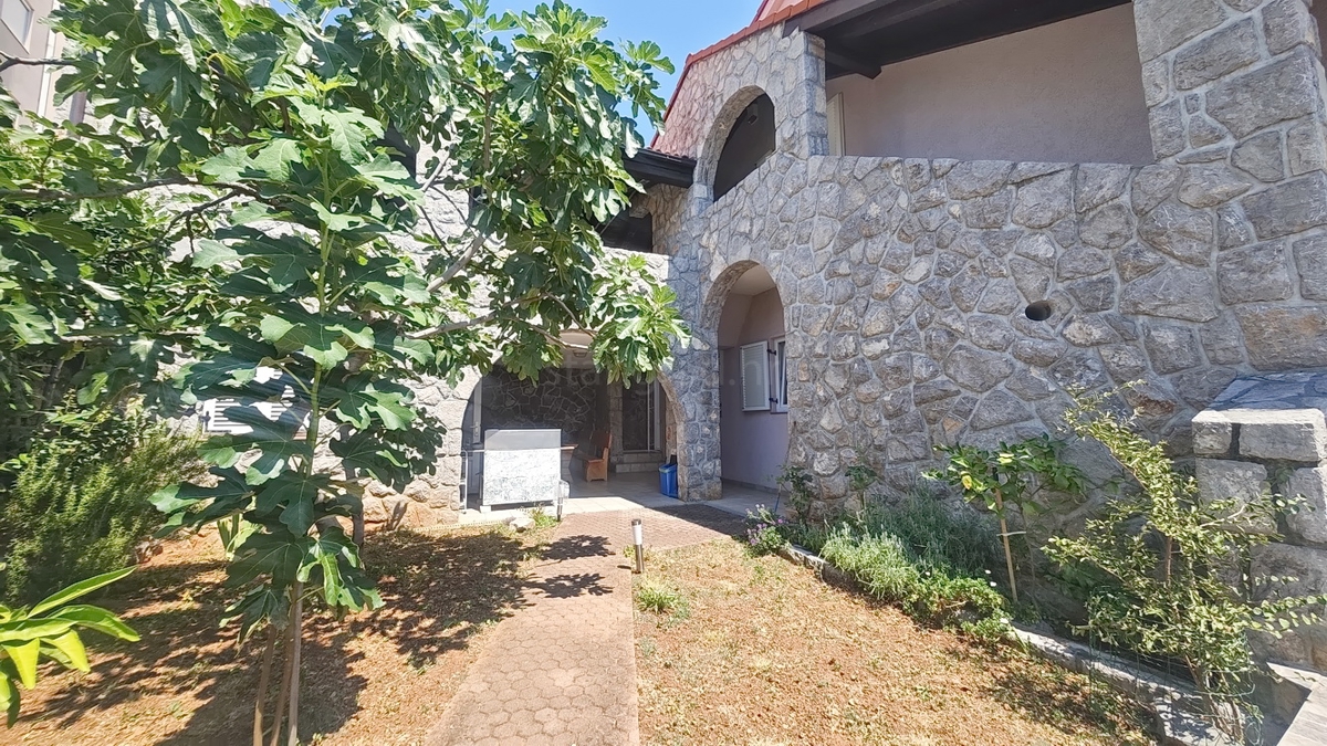 Crikvenica, villa indipendente con 4 unità abitative, vicino al mare!