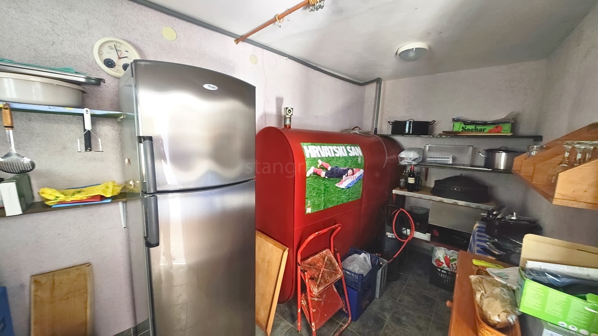 Crikvenica, villa indipendente con 4 unità abitative, vicino al mare!