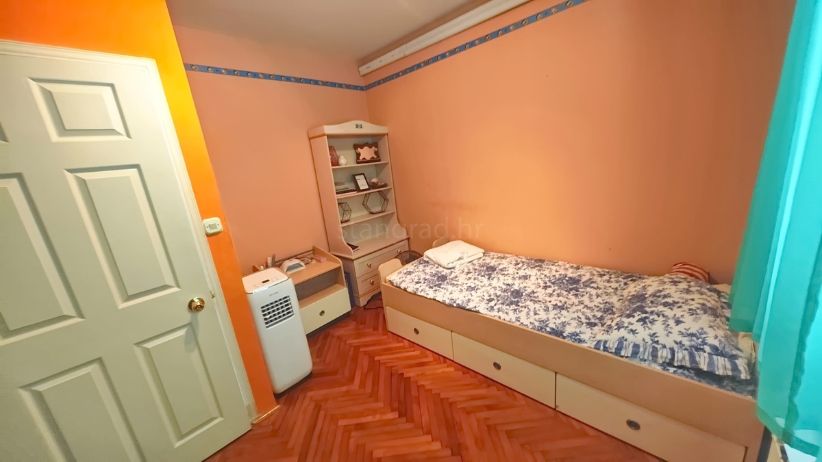 Crikvenica, villa indipendente con 4 unità abitative, vicino al mare!