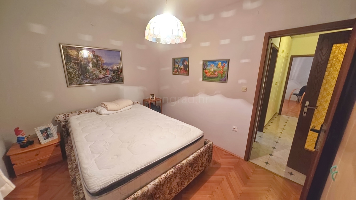 Crikvenica, villa indipendente con 4 unità abitative, vicino al mare!