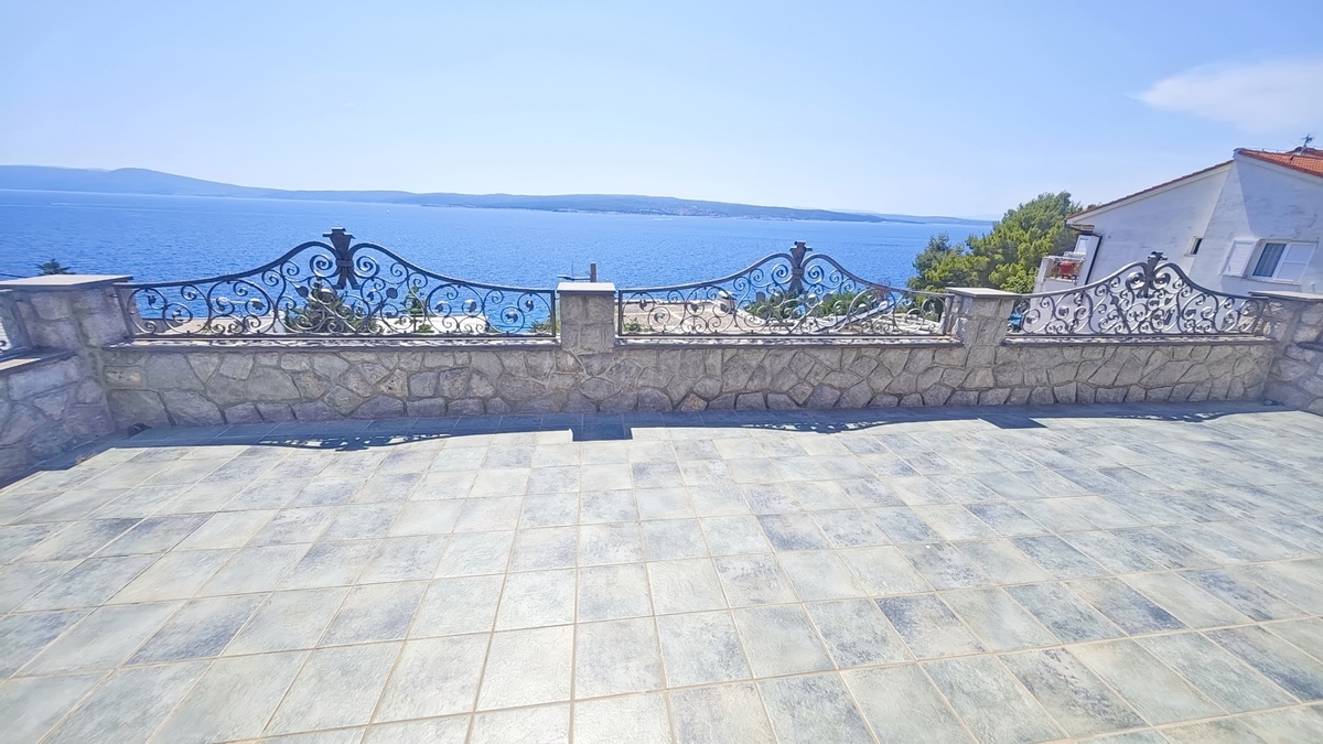 Crikvenica, villa indipendente con 4 unità abitative, vicino al mare!
