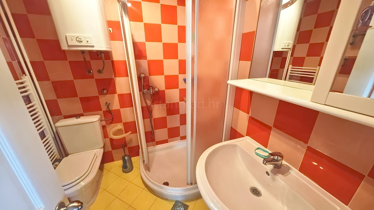 Crikvenica, villa indipendente con 4 unità abitative, vicino al mare!